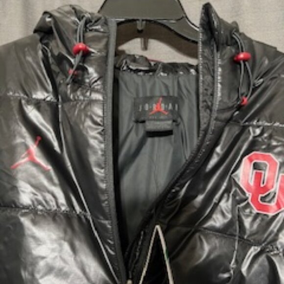 Jordan University of Oklahoma Sooners Synthetic Fill Puffer Jacket Coat, Size XL - Picture 3 of 4